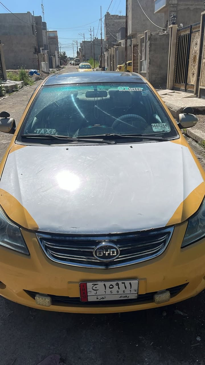 السلام عليكم BYD G3 2013
سياره تشغيل بصمه 
طخم امامي نضيف 
تبريد يعوزه غاز 
محرك رخاوه
كير مابي شي 
النضافه كدام العين 
السياره ب اسمي 
رقم دولي مسطره لل31 
شرط التحويل ثاني يوم 
هزه جديده 
هيئه وغرامه مصفره 
السعر 42 وبيها مجال 
***********
***********
