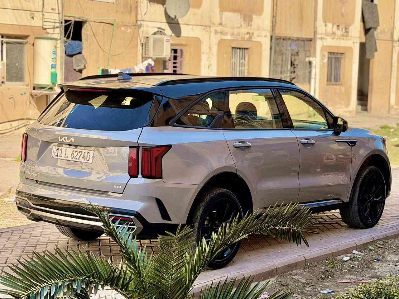 السلام عليكم سورنتو ٢٠٢٣ فول فول ابرستيج sxحادثهة دعامية و اشوية بارد بل بنيد يعني مابيهة صبغ موصافات 
١جلد 
٢داخل اسود 
٣شاشة دجتل 
٤مري شفط
٥رادار اميمي 
٦رادارً خلفي 
٧نقطة عماء 
٨تدفاءة كشنات خلفي امامي 
٩تبريد كشنات خلفي امامي 
١٠كشن ذاكرة 
١١انضمت قيادة(٥)
١٢بنرامة 
١٣ليت ٣عدسات زنون 
١٤صندوك كهرباء 
١٥ويل اسود اكروم 
١٦نضام صوت بوز فول سستم صوت 
١٧ايقاف ذاتي 
نضام انحدار 
١٨نضام خطوط 
١٩كشنات منفصل VAP
20مكينة ٢٥٠٠تيربو صاروخ 
السيارة سعرهة ٢٧٠وبيهة مجال 
***********
