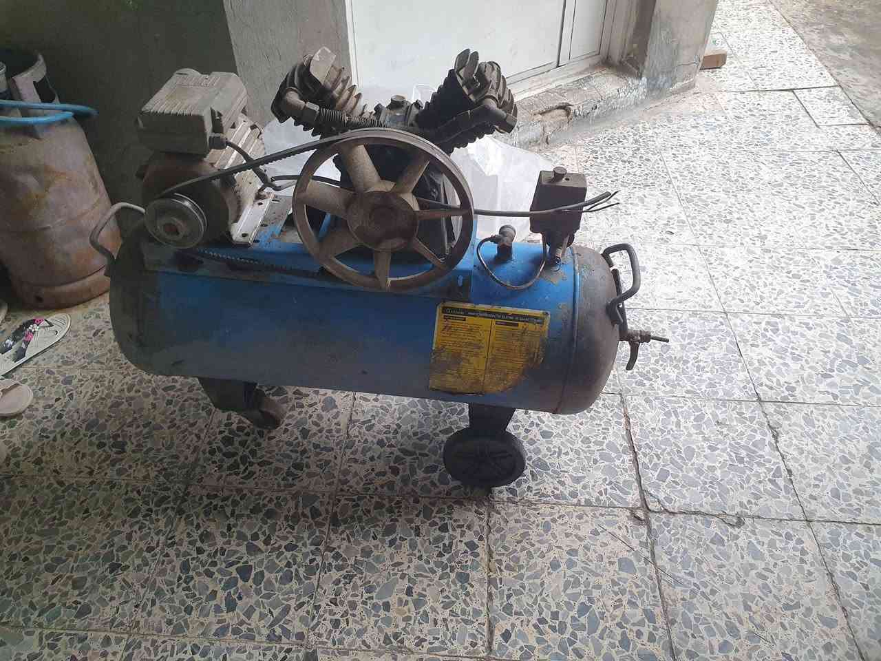 للبيع كمبريسر هواء سعة ١٠٠ لتر شغال على الفحص السعر ٢٢٥ الف


**إذا كنت صاحب هذا الإعلان وتريد حذفه لأي سبب، رجاءا أرسل رسالة إلى الدعم الفني**