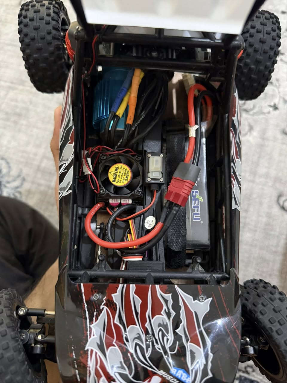 السلام عليكم
سيارة احترافية للبيع 1/12 (ضخمة)قطعه نادرة ونظيفة مستخدم استخدام جداً قليل نظافة 90‎%‎ ماطور برشلز تحتوي على مروحه تبريد استجابته سريعه سرعته 80km سيارة جداً سريعه و بيه مستويات تحكم بالسرعه ست سرعات تتحمل بطاريه 11v تزيد من سرعته لل 100 سعر السيارة 100 و توصيل مجاني مكاني ميسان للتوصل ***********
