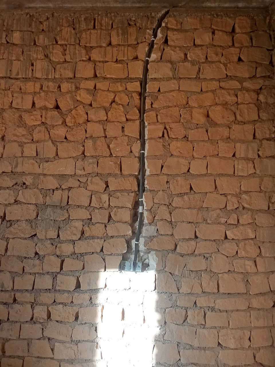 تم الحمدلله حفر بيت نزالات كهرباء في حي لاائمين على مكينة ودريل مواعيد مضبوطة ودقة في العمل بأسعار مناسبة الي  عنده حفر نزالات كهرباء يتصل على الرقم ***********
