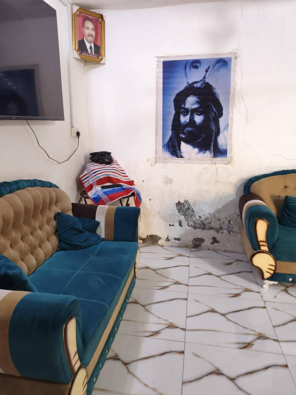 للبيع دار سكن
📌الموقع :  حي العسكري قرب دائره الكهرباء 
 
📌المساحة :  200 البناء قديم

📌يحتوي على: استقبال +غرفتين نوم +صالة+مطبخ+صحيات+طارمة

📌السعر:190 وبي مجال

📌الجابري للعقارات👷

🏠 بيع. شراء. 

📞 للاستفسار والتفاصيل :*********** اتصال *********** واتساب
