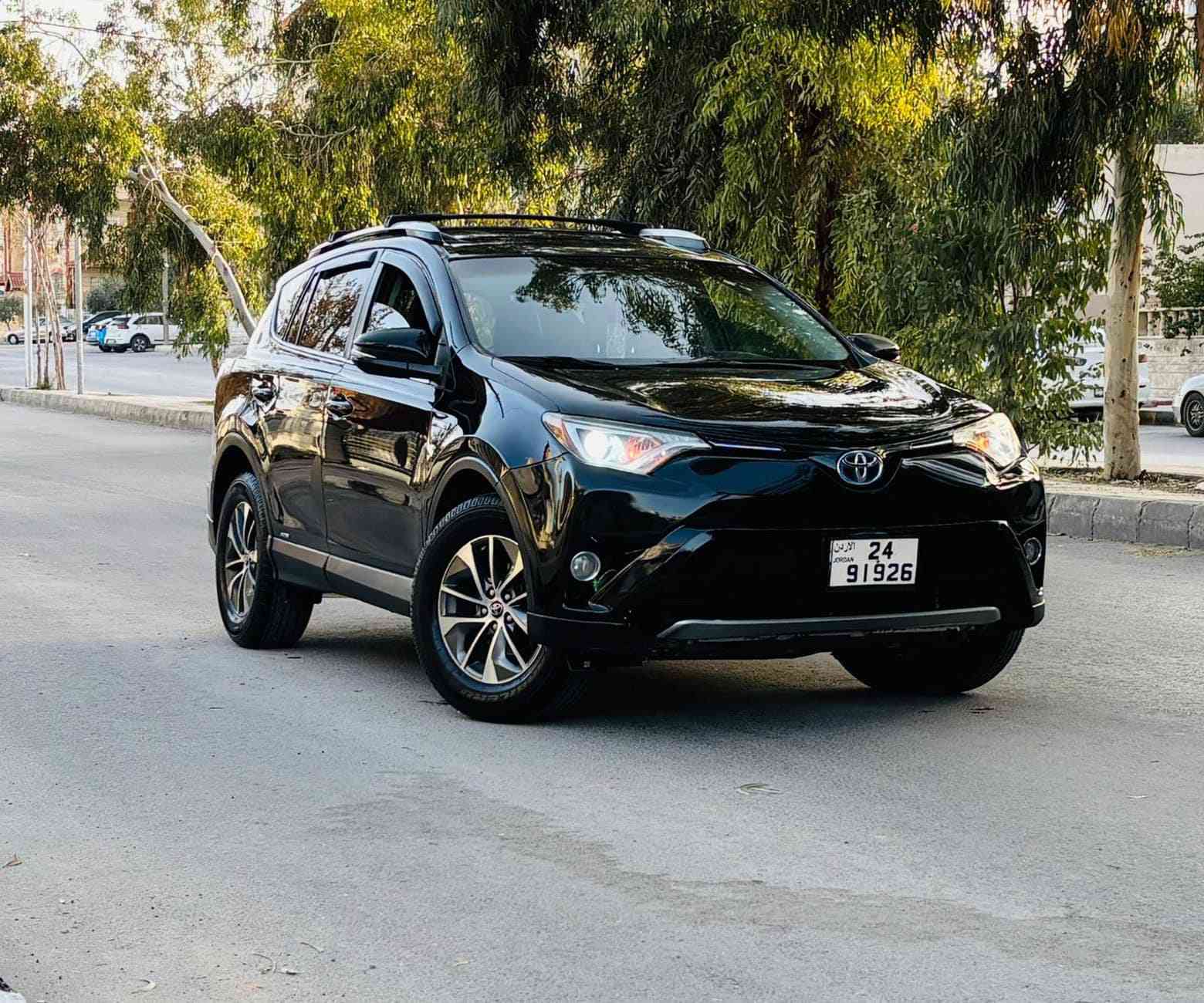 سيارتي الحلوه للبيع (الفهد)💜

تويوتا راف 4 فحص كامل ٢٠١٦ ممشى قليل XLE مواصفات ليمتيد 
مالك اول صنف XLE لون اسود فيزراليك 
TOYOTA RAV 4  XLE 2016 FULLY LOADED LIMITED 
فل اكسسوارات كاسحات / هوايات / سبويلر / دفيوزر/ مرش اصلي 
محرك سعة .. 2500 .. cc hybrid 
دفع رباعي تلقائيا 
ثلاث أنظمة قيادة sport /normal / eco 
فتحة سقف كهربائية ٤ حركات 
غرفة جلد + حافظات وسط مع هولدر كب 
شاشة اصلية تدعم جميع التطبيقات 
حساسات تجاوز مرايا + غمازات مرايا 
مانع تصادم امامي 
كاميرا الرجوع للخلف + حساسات 
بصمة تشغيل بصمة أبواب 
صندوق خلفي كهربائي ⚡️ هايدروليك 
كاسحات سقف اصلية 
مثبت سرعة 
دفيوزر خلفي اصلي 
تحكم ستيرنج 
جنط قياس 18 خاص بال ليميتد / كوشوك جديد 
كشافات ليزر .. اضاءة امامية l e d 
حافظة نظارات 
مكيف ممتاز ٧ مخارج + شاشة تحكم 
ترخيص لغاية ٢٦/٨/٢٠٢٦ 
دهان بحالة الوكالة لون اسود فيزراليك 
غرفة بحالة الوكالة 
فحص السيارة ٧ جيد 
ماتور وجير وبطارية وهايبرد فحص كامل ولا ملاحظة 
جميع الاير باج ١٠٠ 💯 
ممشى ١٢٨ الف كيلو فقط 
السيارة ليست بحاجة لشيء 
السعر .. 15700 .. للجادين .. 0785377818


**إذا كنت صاحب هذا الإعلان وتريد حذفه لأي سبب، رجاءا أرسل رسالة إلى الدعم الفني**