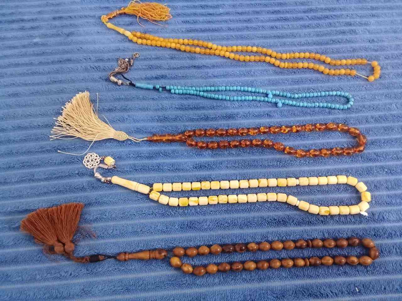 سلام عليكم سبح للبيع نارجين و سندلس تركي وببهن فيروزي قديمة للبيع يوجد توصيل رقم الهاتف *********** واتساب
