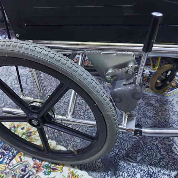 كرسي متحرك لذوي الاحتياجات الخاصة صنع ياباني المنيوم بالكامل عرض المقعد 40 تاير 16..جدادية تامة استعمال يابان فقط الاتصال او المراسلة ***********
