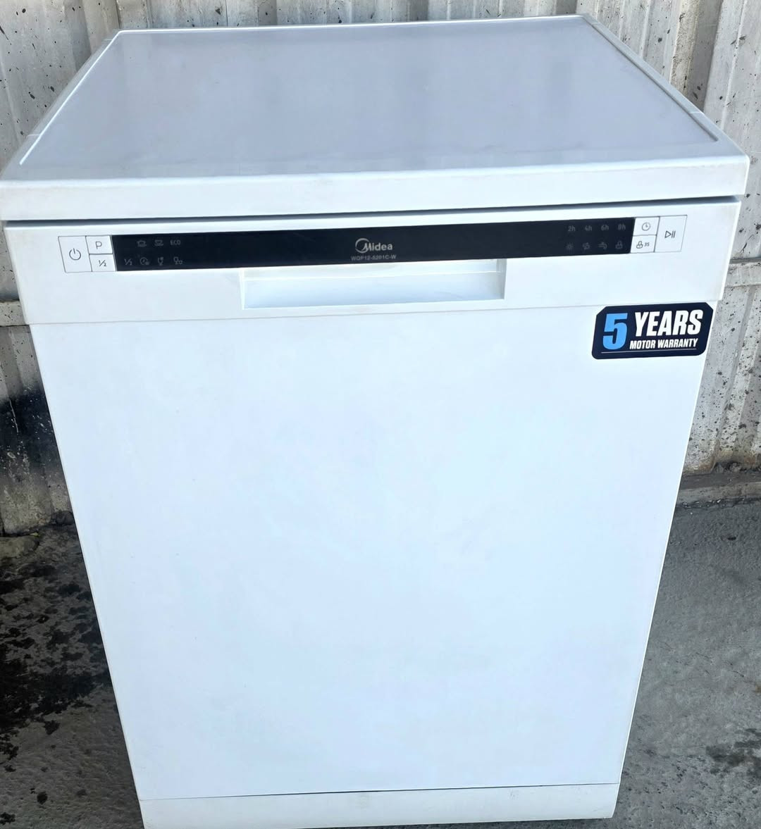 غسالة صحون Midea 520 – جديدة للبيع
سعره 250 الف ( السعر مناسب جدا )
جديدة غير مستخدمة نهائياً بلفلين مال تصفية 
🔹 7 برامج غسيل 
🔹 سلتين تحميل 
🔹 مرشتين (علوية + سفلية)
🔹 تنظيف قوي وممتاز 
اقتصادية بالكهرباء تشتغل على المولد 
للاستفسار : *********** 📞
العنوان : الدورة
