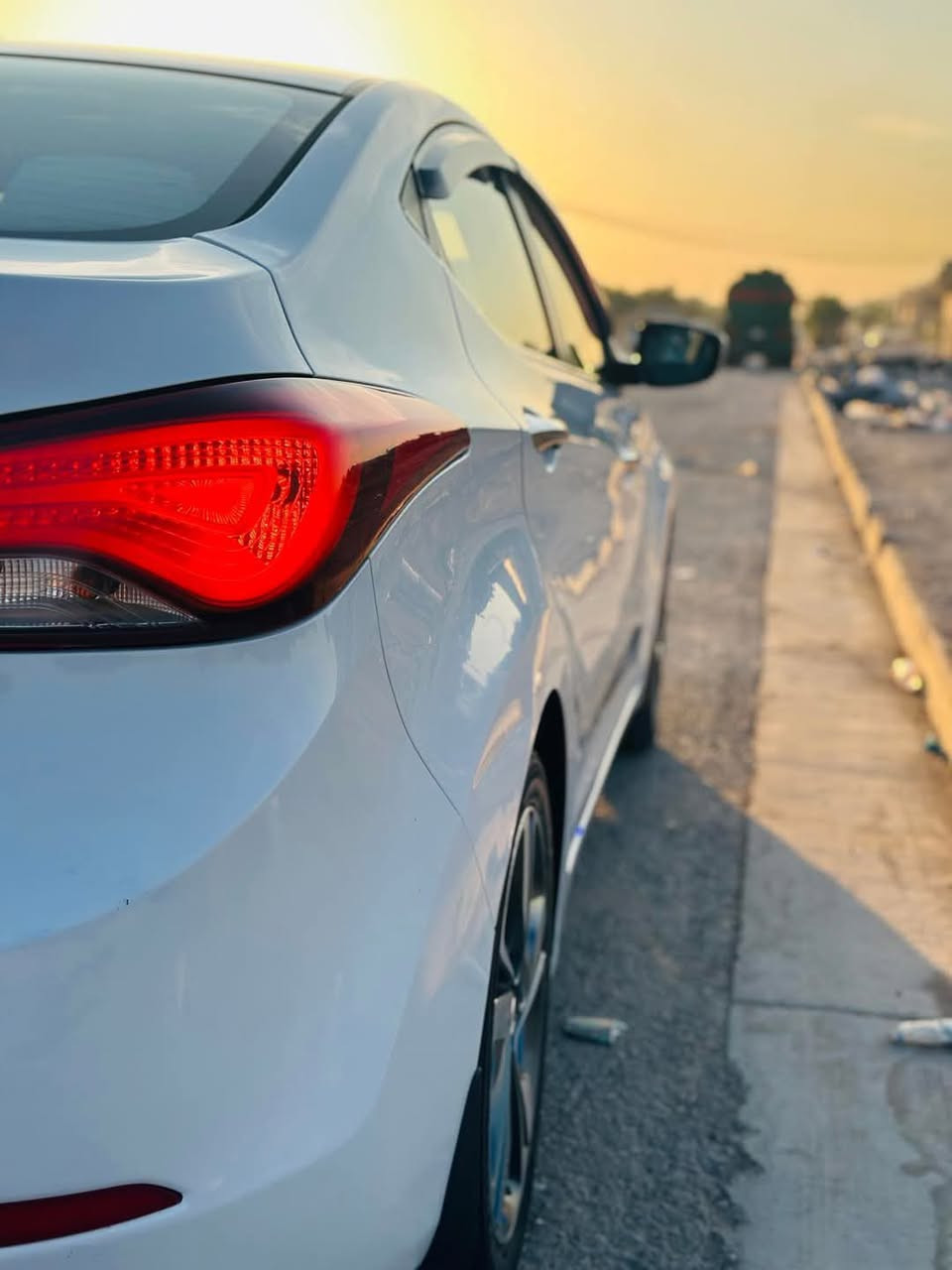 النترا 2014 GLS
سياره بيها باب ونص صبغ كلير 

 مواصفاتها معروفه  اعلى شي بصمه

  قبق  ولفات مفتوح على مود الجكجه رواجز  فقط  

مري شفط 

كرسي كهرباء 

بصمة 

تبريد قطعتين 

 كشن خلفي قلاب 

محرك 2000دوش 

 مكينة وكير  وحداديه كفالة  

السعر 120 

مكان سيارة بغداد البياع 

***********
