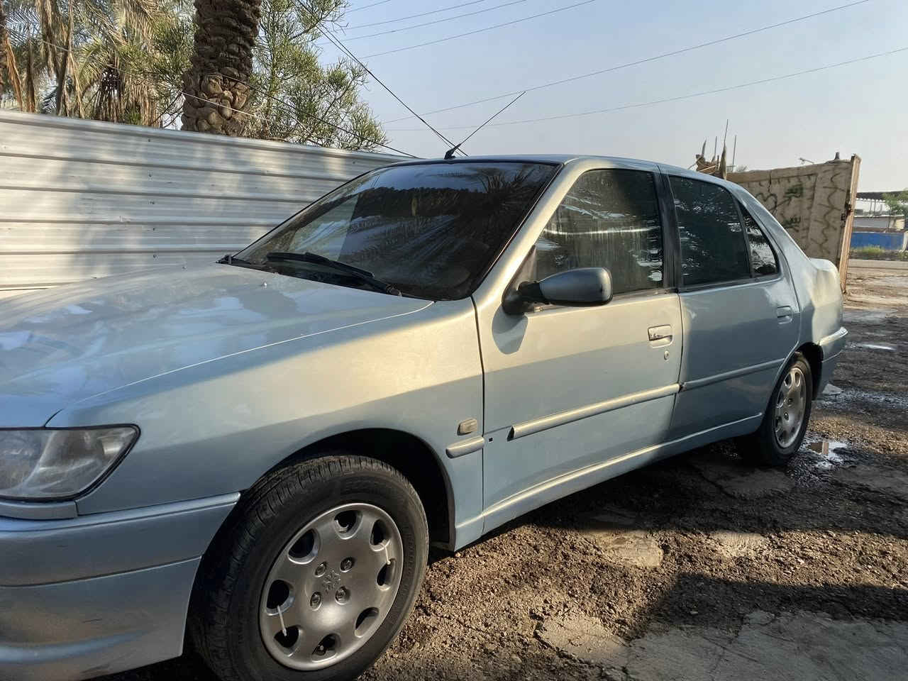 السلام عليكم 
بيجو لبيع لون  سمائي موديل 2003 رقم بغداد انكليزي هزه سنويه جدد شرط التحويل كير مكينه صدر كهربائيات كله بلادي مصبوغه لجماليه بسبب الجرادبدون لا تبديل لاكص لا عيب شرعي سياره نصبتها احلى من الصور مابيها اي نقص حلوه خير من الله كلها شغاله السعر 45$ورقه بيها مجال كلش قليل حك الجيه مكاني بغداد ناحيه الرشيد قرب السريع الدولي مقابيل اليوسفية الاتصال اوتساب ***********
