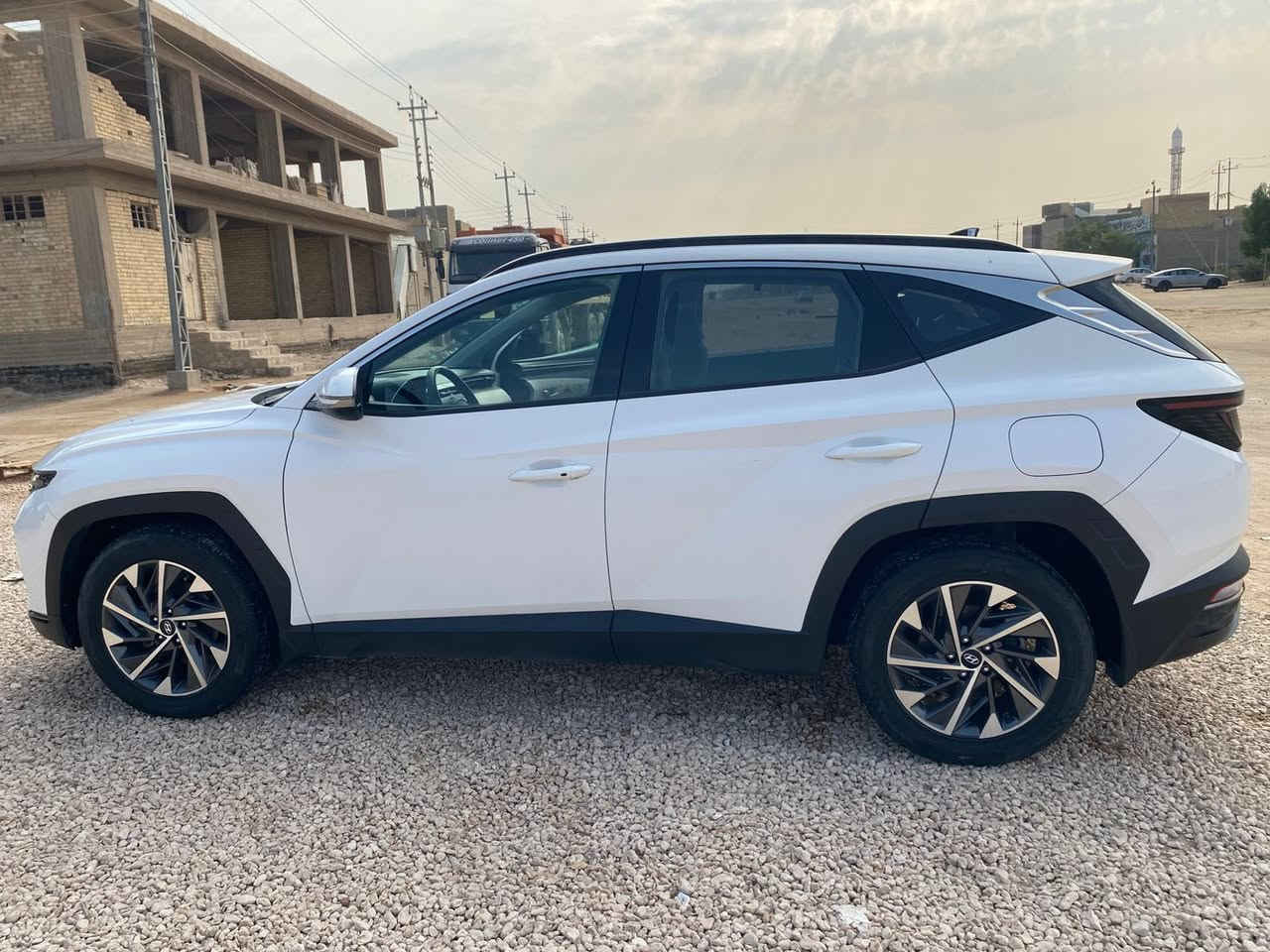 السلام عليكم
توكسان موديل 2020
محرك 2000 دوش سياره كفاله  خليجيه
فول عده البنراما
ماشيه 68
اوتو هولد 
سايد بريك بصمه بيبان بصمه 
بصمتين تشغيل
جنطه بصمه
كاميرا شاشه كار بلي
3 انظمه قياده
كراسي كهرباء 
لايت دوار
نزول منحدرات  وبعد مواصفات التوكسان 
بيها رصعه باب السايق زغيره كلش مامبيه 
السعر 189 مكان السياره نجف رقم التليفون ***********
