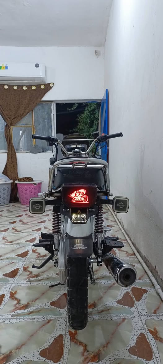 سلام عليكم دراجه سيفان 2024 للبيع اوراقها باسمي مطلعها من الوكيل على ايدي السعر 750 
***********
