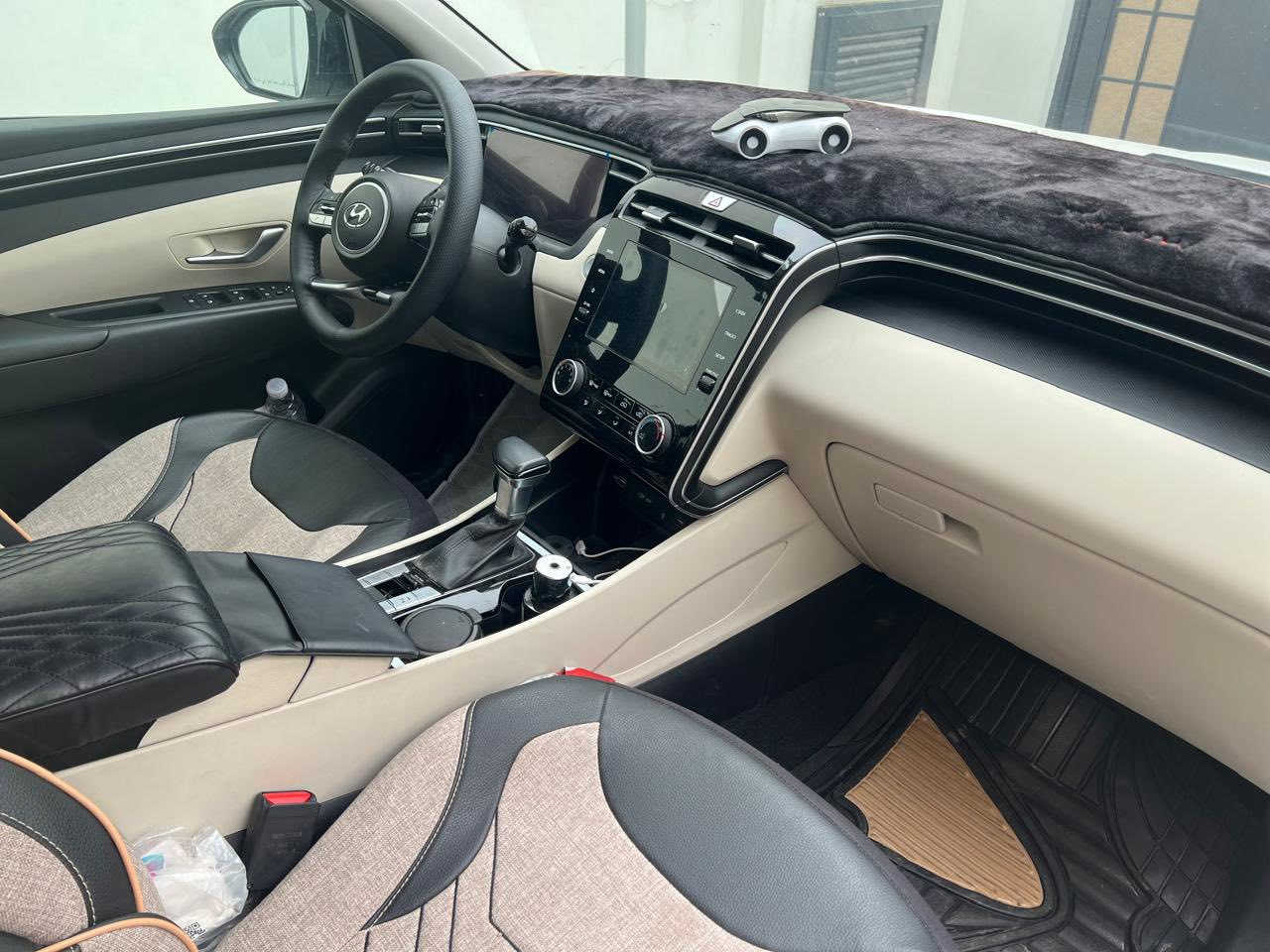 هونداي توكسان خليجي (2024) أبيض.

ضمان شركة الاولى.

 على حالة الزيرو ماشية (  8  الف) فقط.

كفالة عامة من الحادث والصبغ والتبديل. 

مكينة كير على حالة الوكالة.

بيها بارد فقط بالصندوق 

فول مواصفات معروفة مواصفاتهة قمارة حديد.

رقم بغداد تحويل مباشر.

الموقع بغداد. الكرخ.

السعر (212)


**إذا كنت صاحب هذا الإعلان وتريد حذفه لأي سبب، رجاءا أرسل رسالة إلى الدعم الفني**