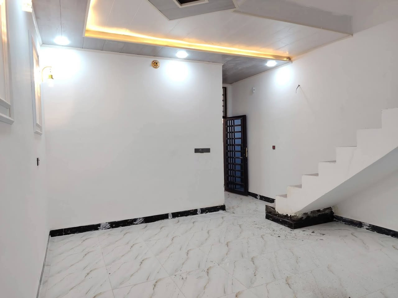 دار للبيع 🏡
100 متر #طابو_زراعي_سند_٢٥_أقرار
بسعر 39 مليون #قابل_للتفاوض

غرفه/صاله/مطبخ/صحيات 2/استقبال/كراج /مكشوفه 
ماء/كهرباء/سوق/مدارس/تبليط 

الموقع 🏡        (#توجد_جميع_المساحات البيوت و عرصات بسعار مناسب 
نجف/شارع الصب عمود 321
للتواصل

***********واتساب
