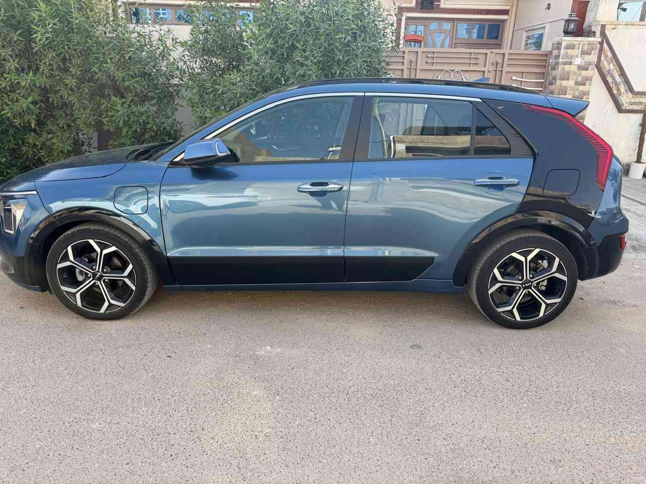 سلام عليكم سياره فول فول موصفاته مذكوره ويه الصور تحويل ثاني يوم وسياره جاهزه السعر 180 سعره كلش مناسب مكان السياره كراده *********** ملاحظه حادثه فقط دعاميه حته راديتر مابيه شي
