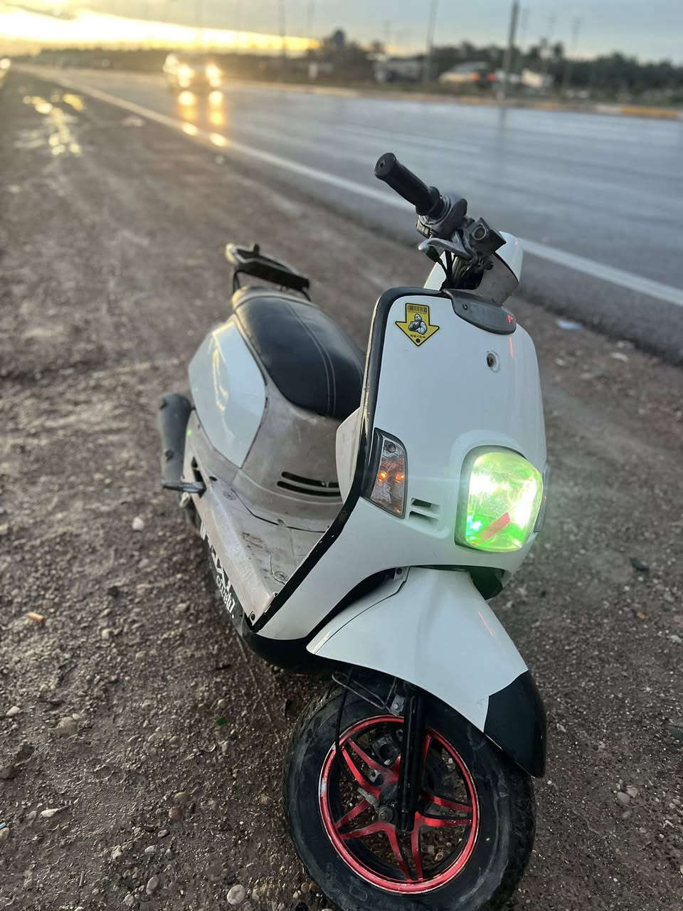 السلام عليكم
🛵دراجة ماكس بوليس( بيع او مراوس ) 
خير من الله كاملة
سلف هندر كهربائيات كلها شغالة
مكينة كاملة ما مفتوحة السعر 550 وبيها مجال 
متواجد خاص للاتصال ***********
