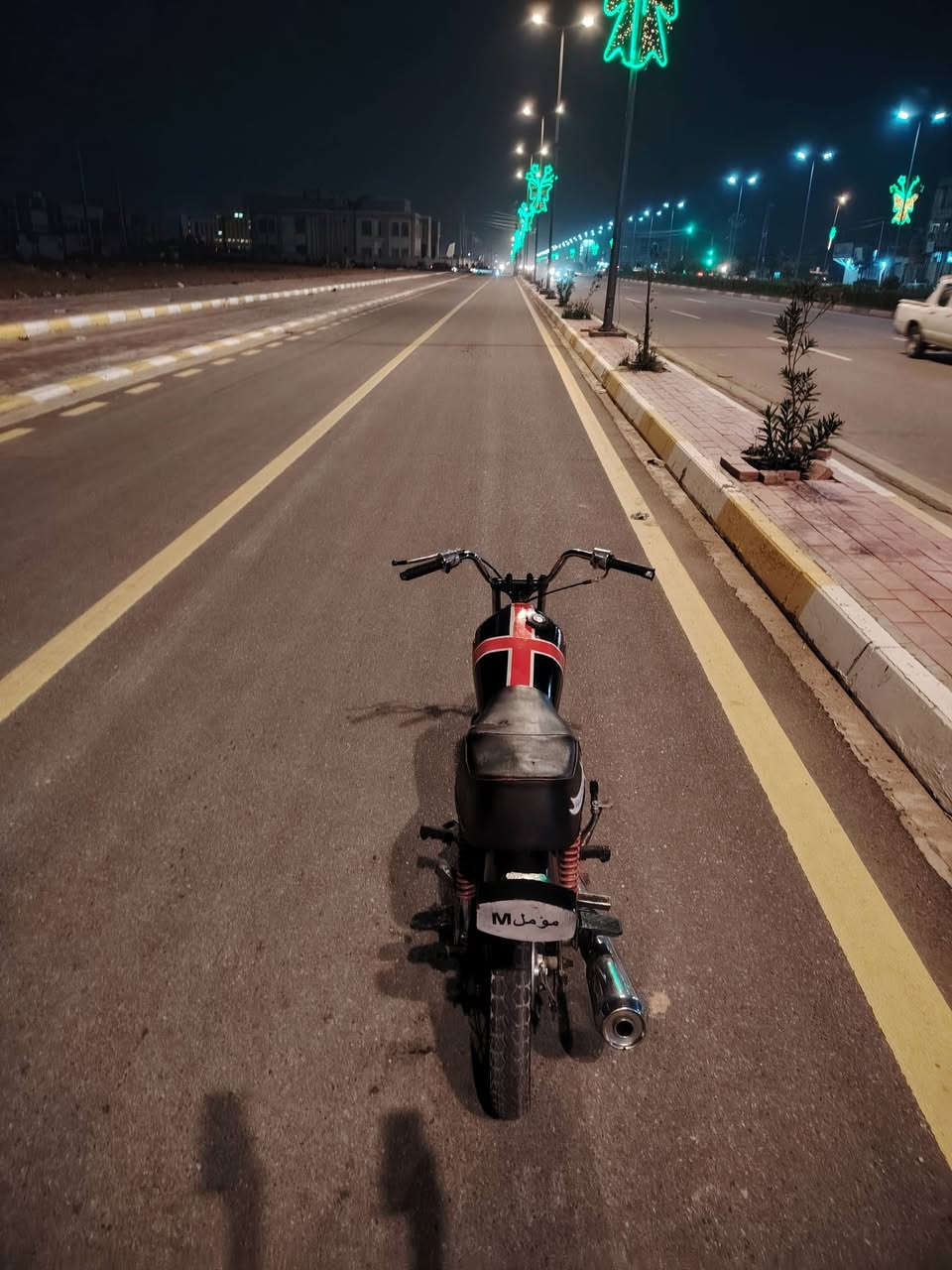 سلام عليكم إخواني دراجه للبيع مستعجل علا بيعته ومحتاج كلش بس لا تكسرون بيه شراي يتصل عليه هذا رقمي ***********
