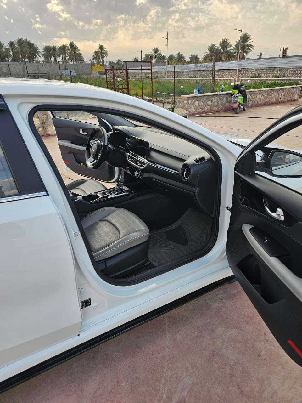 السلام عليكم K3 2022
للبيع السعر 135$
المواصفات 
تحكم ستيرن جهتين 
مثبت سرعه 
شاشه كبيره تدعم كاربلي 
عداد دجتل 
شحن لاسلكي 
كشنات جلد رصاصي 
اشاير بل مري 
فتحه سقف 
صندوق ذكي 
بصمه ابواب 
بصمه تشغيل 
اوتو هولد 
تبريد قطعتين 
اريل نفكيشن 
اربع مودات قياده 
نظام ترحيب 
تبريد شاشه لمس 
فول سستم ارباك 
بكلايت لد 
شاشه دجتل 
هندبريل بصمه 
السياره بيها بارد بل جاملغ الخلفي الايسر 
رقم اربيل و تحويل مباشر عندي وكاله عامه 
مكان السياره الدورة شارع ابو طياره
السياره جديدة بمعنى الكلمه استخدام بيت فقط ماشيه 72الف 
للاستفسار اتصال فقط على الهاتف 
***********
