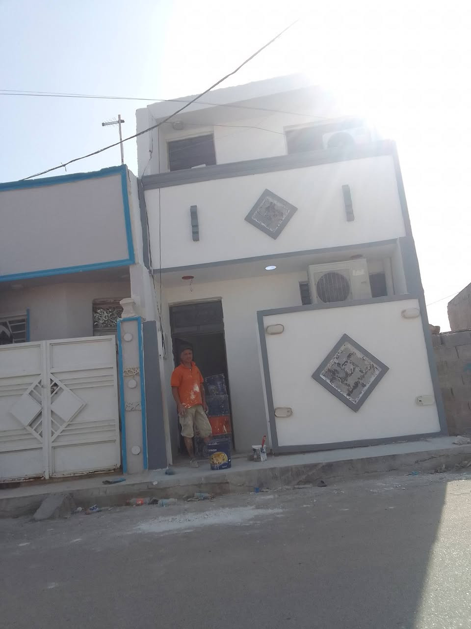 زيدون صباغ شغلي صبغ أنواع الصبغ بيوت بوب شبابيك بنسب السعار واجهيات بيوت ***********لجلي واجهيات حجر مرمر تشميع لبخ داخل خارج البيت
