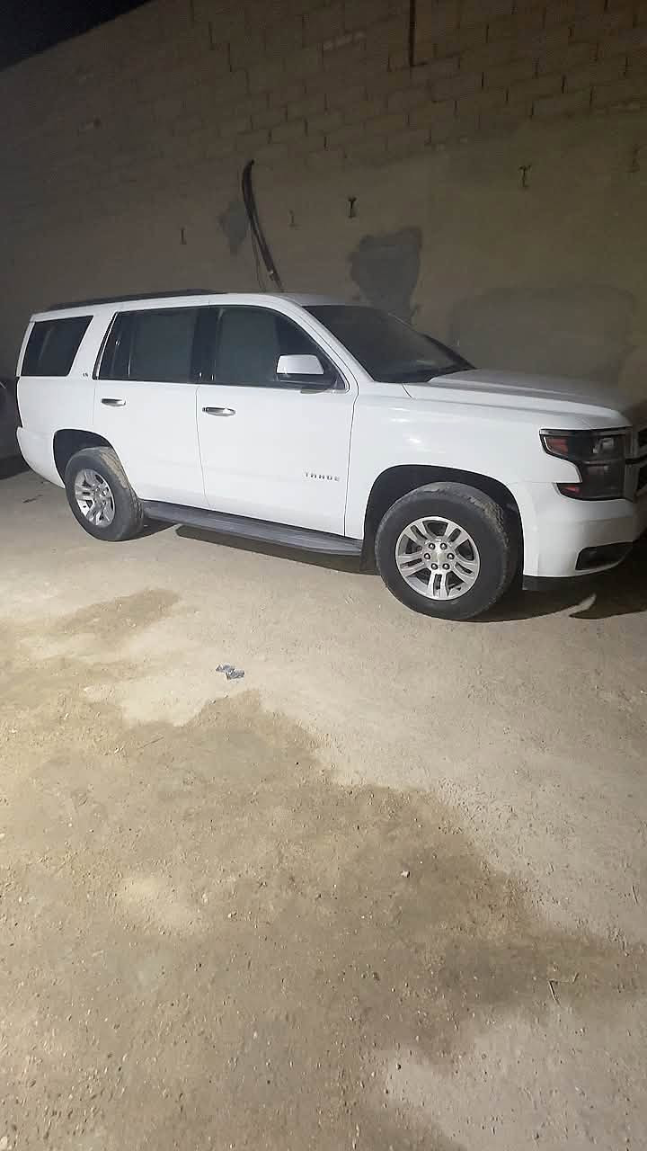 تاهو 2017
رقم بصره باسمي تحويل ثاني يوم 
ماشي 123 km

LS
كشنات مخمل سياره خليجي مكفوله ما عدا شب. بارد جامدغ امامي 
مواصفات كامره حساسات امامي  خلفي 
كشنات كهربائي 
تبريد ثلاثه قطع بلاد فول 
قاصة
محرك 5300
مكاني بصره  ***********
وباقي المواصفات معروفه
