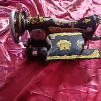 مكينة خياطة • للبيع