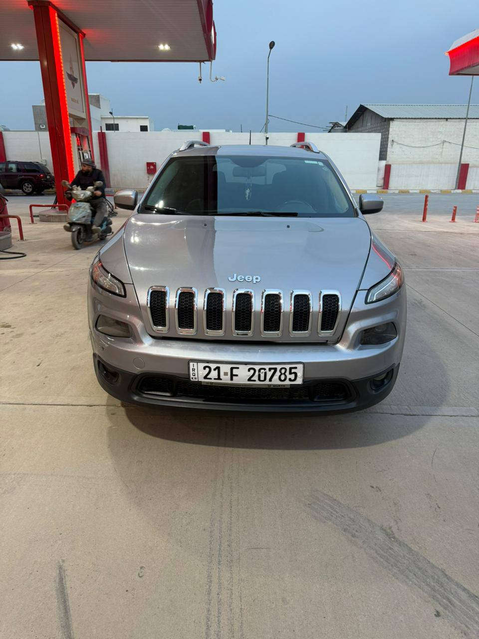 جيب شيروكي استيشن فول اتوماتيك كير محرك مامفتوح محرك 6 موديل 2018 جاملغ صبغ بدون داوخل  بدون ايرباك  سعر 120 ورقه   ***********
