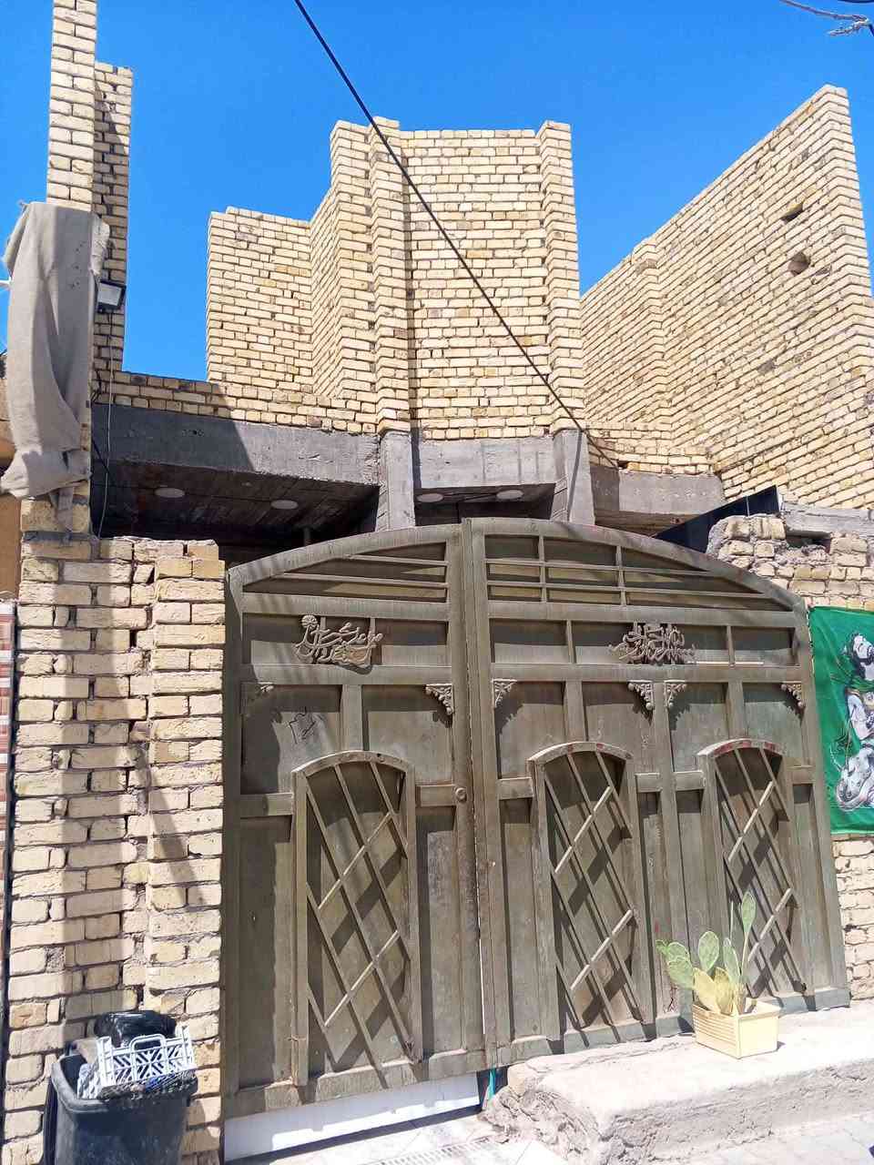 السلام عليكم بيت للبيع المساحه 125متربناء 2024البيت طابقين الطابق الاول كامل فول والطابق الثاني هيكل بدون سكف العنوان الشهداء قرب بيت هادي جليب السعر نرجو الاتصال لن اني مكلف بل نشر ‏‪***********‬‏
