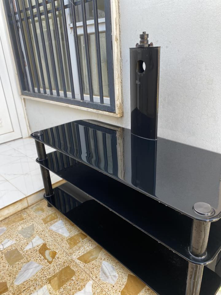 ميز تلفزيون للبيع نظيف السعر 25
***********  موقع حي التعليم
