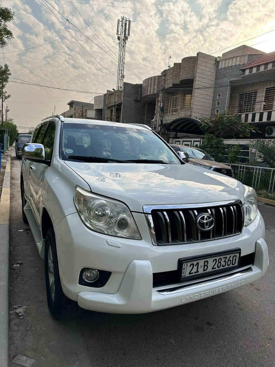 السلام عليكم برادو للبيع 2010 ماشيه 146 قابل للزياده السعر 195 وبيها مجال بيها نص الباب الخلفي غير هذا مكفول واي استفسار اتصال *********** بغداد حي الجهاد
