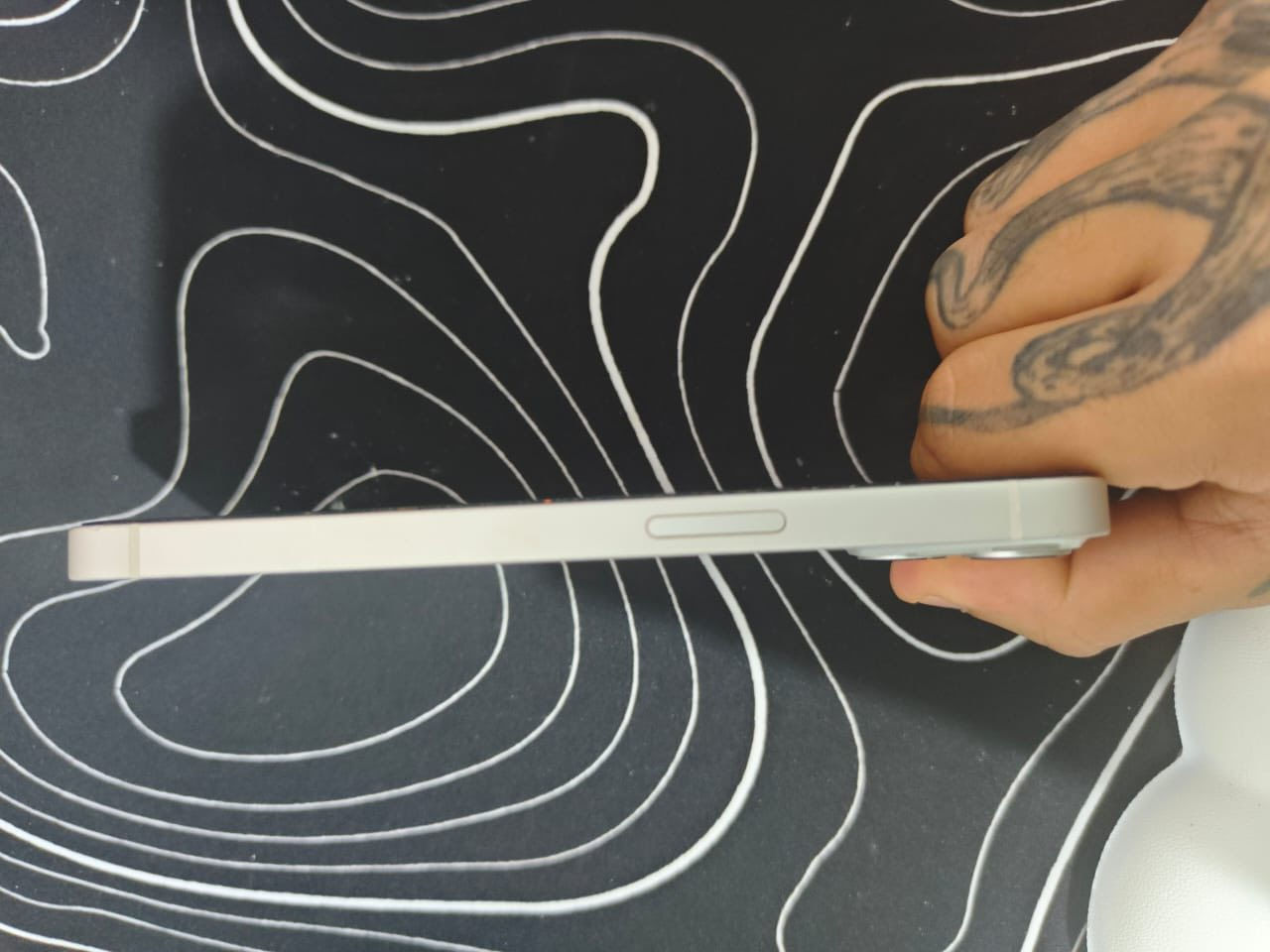 السلام عليكم : 
🔸 ايفون 13 عادي للبيع 
🔸 ذاكرة 128GB 
🔸بطارية 96% الأصلية 
🔸 الجهاز لا مفتوح ولا مصلح ولا بي اي شخط ولا ملعوب بالبطارية مالته جهاز نظيف حيل استخدام شخصي كامرات نضيفة التلفون جان بمخازن الربيعي بالكارتونة مالتة اشتريتة واستخدمتة 3 اشهر فقط 
🔸 فيس ايدي شغال ( بصمة وجه ) 
🔸 السعر ( 425 ) وبي مجال بسيط حك الجية 
شراي راسلني على : *********** واتساب او اتصال
