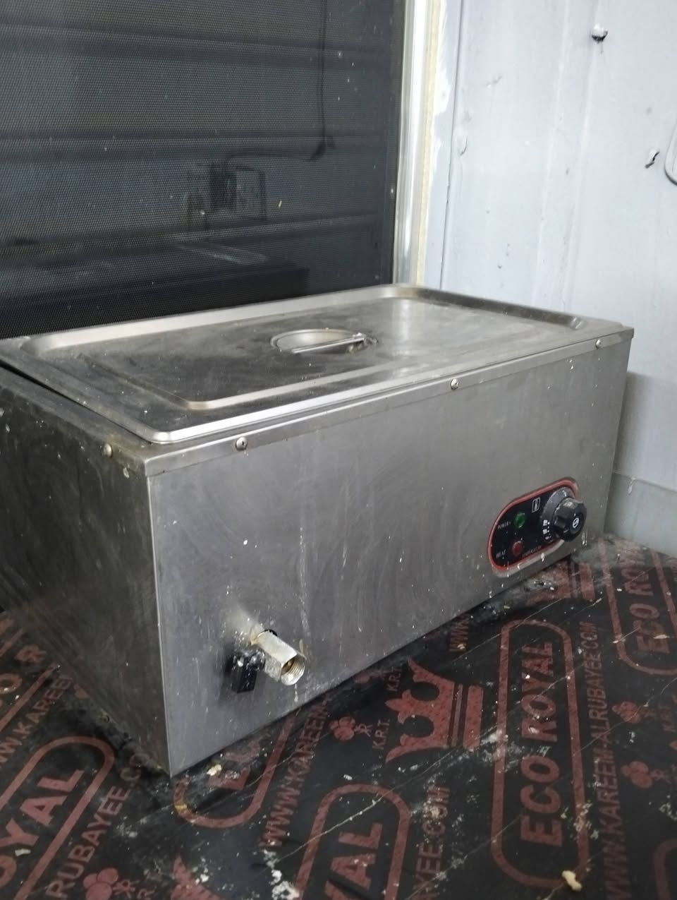 سلام عليكم غراض مطعم للبيع 
شوايه دجاج 6 شياش
شوايه كص 4 عيون
حماية ريزو تك 
قلاية 3 مدافع
فرن بيتزا
دكت مترين ونص
ميوزة  تحضير عدد 3
سنك
نواعم هواي
***********
