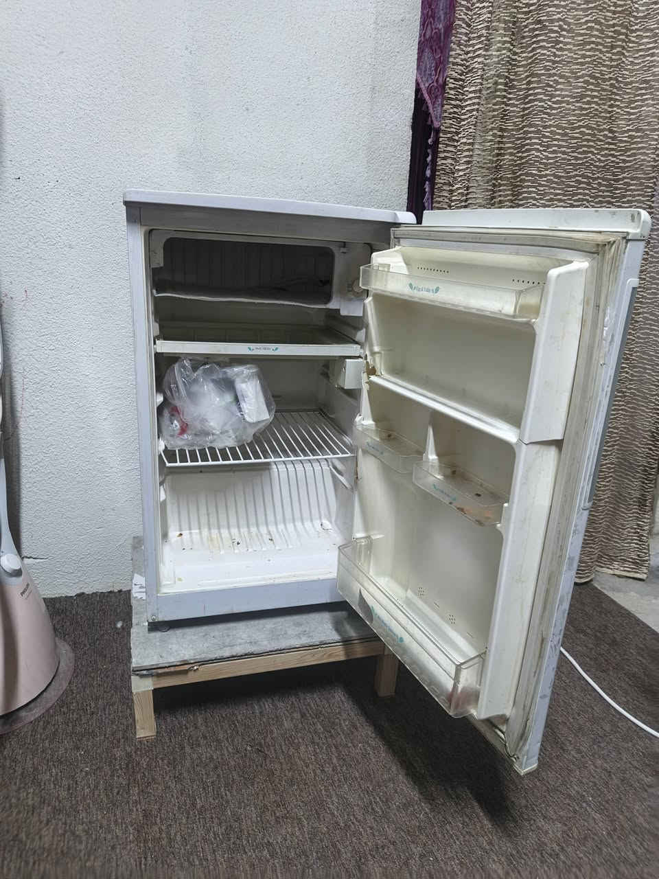 ثلاجه صغيره شرط الشغل باله مال كويت العنوان بصره  ***********
