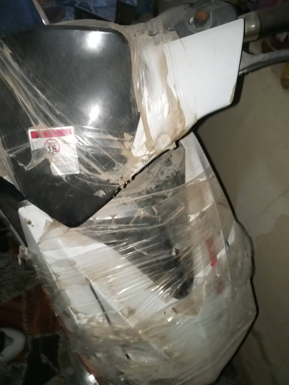 سلام عليكم موجود دراجه بانزين كاينكو السعر 250 واذا مو بيع مراوس بدراجه شحن رقم الهاتف ***********
