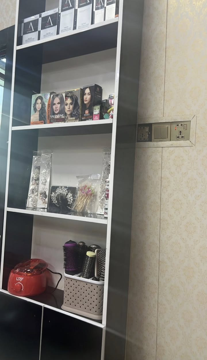 صالون كامل للبيع مع بديكير ومانكيير مع رسبشن واصباغ ايطاليه جدد مع شامبوات ومعالجات وللشعر للبيع حي الجامعه للتواصل خاص


**إذا كنت صاحب هذا الإعلان وتريد حذفه لأي سبب، رجاءا أرسل رسالة إلى الدعم الفني**