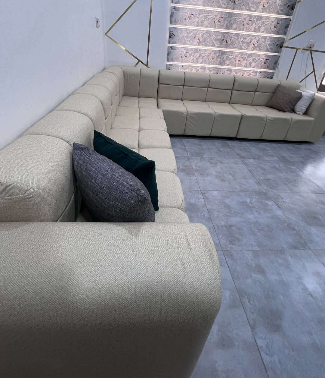 للبيع .. ديوان نوع بابلز 6 امتار ومساحة المقعد 50سم متكون من 5 قطع جديد غير مستعمل السعر 650 الف وبي مجال للشراي


**إذا كنت صاحب هذا الإعلان وتريد حذفه لأي سبب، رجاءا أرسل رسالة إلى الدعم الفني**