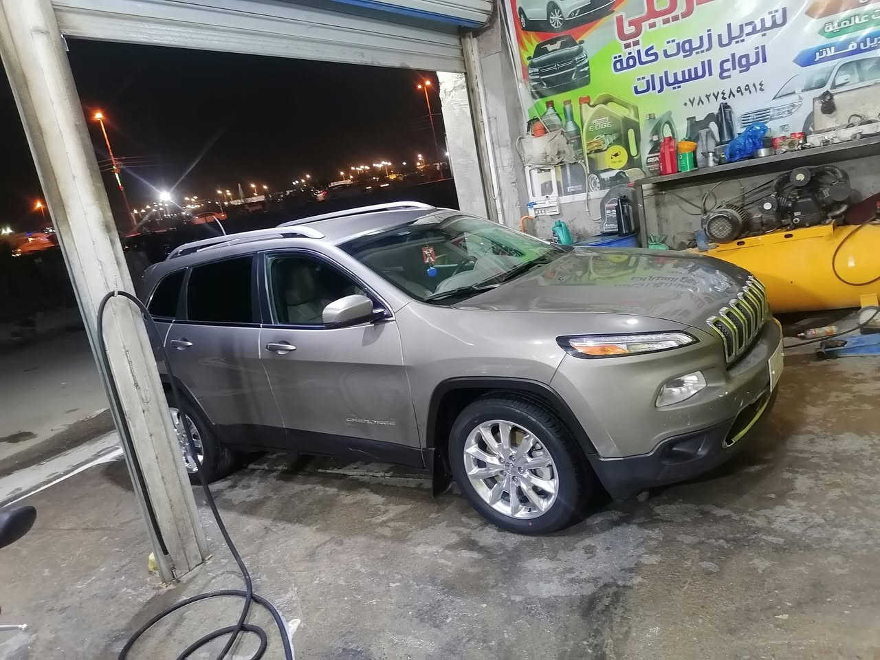 جيب بزون 2016
‏مواصفات ...
مكينة 6 سلندر ٣.٢٠٠
‏تبريد قطعتين 
‏كشنات جلد
لايتات زنون
تدفئة ستيرن وكشنات
‏هاند بريك بصمه 
‏اوتو هولد 
‏لد نهاري 
تشغيل عن بعد
وضعيات قيادة (سبورت و ثلجي وطيني واوتو) 

‏السياره بطاريه جديده 
‏مكينه كير نظيفات جدا 
‏تبريد ثلج
السعر 128 ورقه
التواصل ع الرقم الاستفسار اكثر  ***********
موجود واتساب
