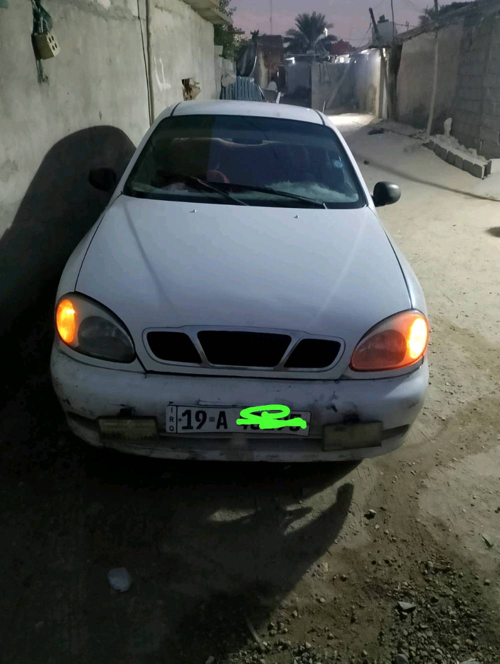 دايو لانوس موديل 2000 كير عادي سنويه 27 رقم كربلاء تحويل ثاني محرك بيه تبخير بسيط وتحتاج تبريد المنظومه موجوده كامله حداديه جديده تخم تأير اريدها 35 ورقه وبيها مجال مكانها كربلاء
عزيزي، تگدر تذكر شكد ماشية السيارة تقريباً؟ وشنو آخر صيانة/تبديل سويتلها للمكينة أو الكير؟: 
ألكير تبديل عين وصينيه 
شنو وضع المكيف والتبريد حالياً: شغال تمام لو يحتاج شغل/كمبريسر/رديتر أو منظومة؟: 
التبريد منظومه كامله بس تحتاج تكمله 
هل أكو أي صبغ، سمكرة، حوادث، أو مشاكل بالهيكل/الشاصي غير اللي مبين بالصور؟: 
الشواطئ نظيفات بيها ضربه باب الصدر والخلف جهة اليمين 
تگدر تحدد موقع البيع بالضبط بكربلاء؟ وهل السيارة متوفرة للفحص والمعاينة بأي وقت؟: 
كربلاء سوق الحبوبي 
السعر المذكور 35 ورقة نهائي لو بيه مجال للمساومة؟ وهل أكو إمكانية تبديل؟: 
بيها مجال للمساومه طبعا 