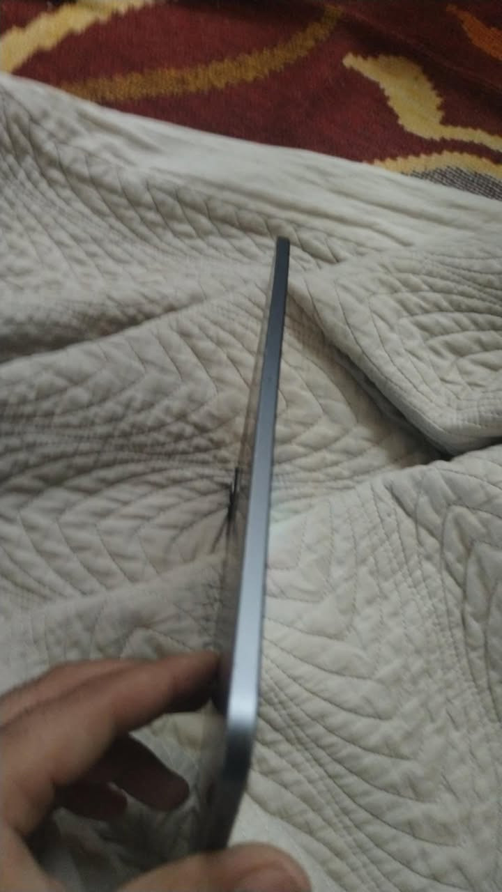 ايباد 11 برو الجيل الثاني 
الفريمات 120 المعالج M1
الجهاز مبدل فقط ايسي الشحن 
فقط شاشة ابيع عاطلة تشتغل طبيعي تشمر مرات وبيها خط
السعر 300 الف قفل مكاني بغداد دورة لاتيجي وتعامل قفل 
الرقم للتواصل *********** موجود واتساب
