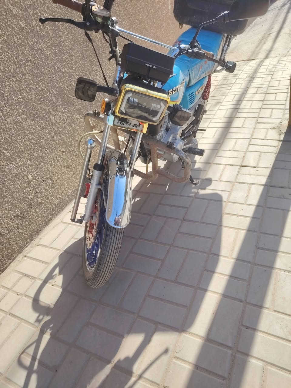 السلام عليكم دراجه ايرانيه خمسه ريال نظيفه موديل 25 رائد هيبه 700 مجال بسيط ***********
