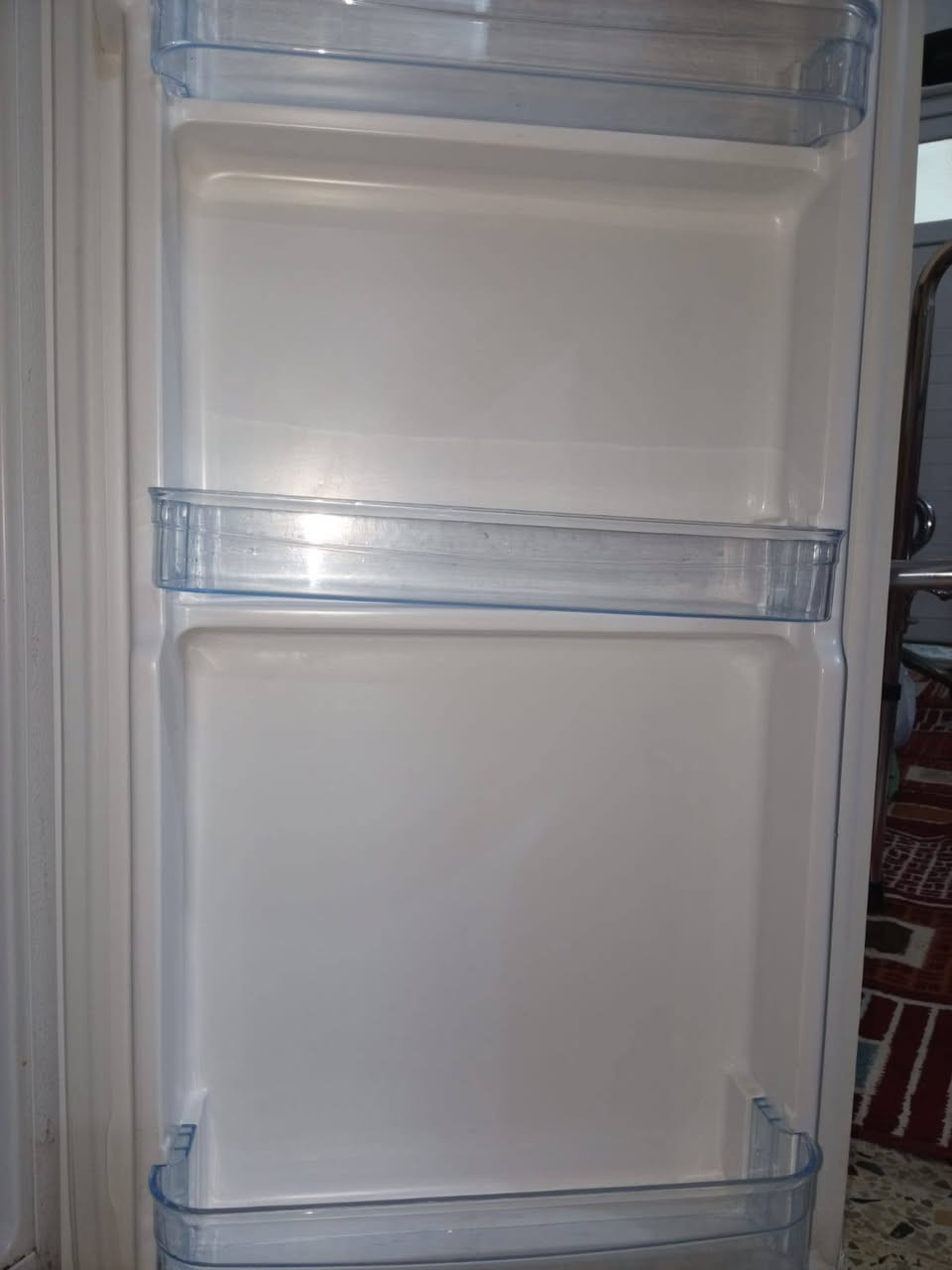 ثلاجة جديده مستخدمة شي قليل سعره 110 ***********
