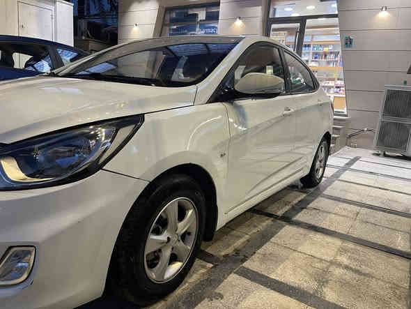 سلام عليكم اكسنت البيع 2013 
مال شركه العامه ماشيه 126بيهه صبغ الجاملغ اليمنه وبيهه أماكن بارد 
تحكم ستيرن أشاير بل مري رقم بغداد النكليزي السعر 102وبيهه مجال بسيط 
مكان السياره كراده رقم ***********
