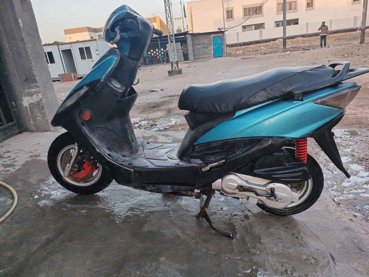 السلام عليكم دراجة جيفور نكرة سلف هندر وسلف كهربايات شغالة الدراجة بيهة بداية ضعف بل مكينة ب ٢٢٥ وبيهة مجال ***********
