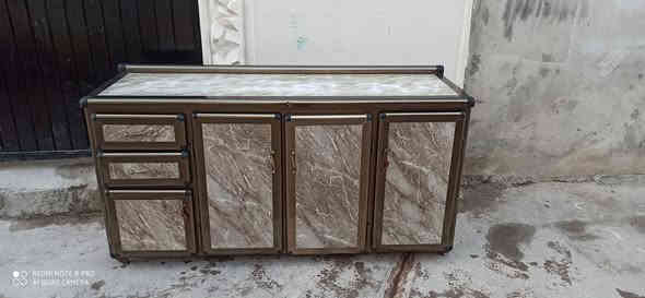 للبيع كاونتر أرضي شغل ثقيل نظافة 90% طولها متر و70 السعر 110 بي مجال مكان موصل رشيدية 
الرقم كورك ***********
اسيا ***********
