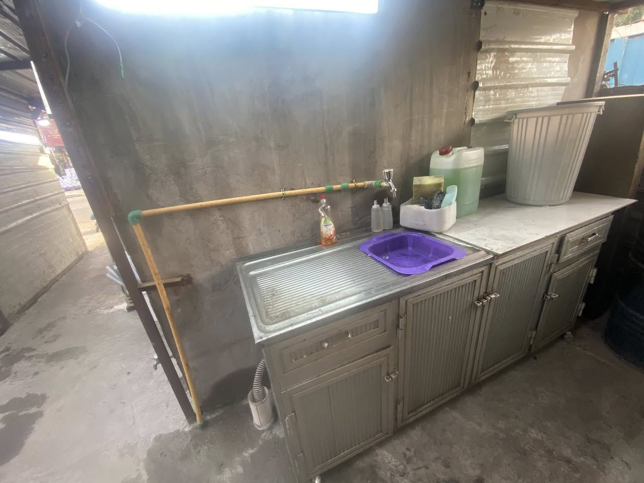 للبيع لعدم التفرغ بموقع ممتاز على شارع حيوي محل شعبي متكامل شوي دجاج و همبركر على الفحم  مع كامل الملحقات  العنوان بغداد شارع المركز  
ملاحضة  : ابيع المحل بالكامل فقط 

0788 287 2228
