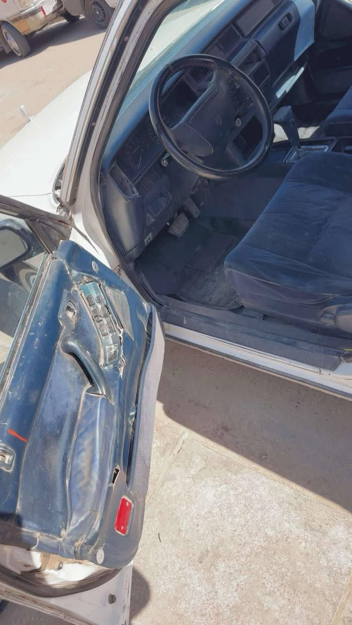 السلام عليكم
سيدان موديل 90 
كير محرك بطه 
صدر جديد 
تخم تاير خط ابيض
رقم بغداد بسمي تحويل ثاني يوم 
ثلاثه قطع صبغ 
باتري جديد  
سعر 55 بيها مجال 
مكاني بغداد البياع حي التراث 
رقم الهاتف واتساب فقط ***********
