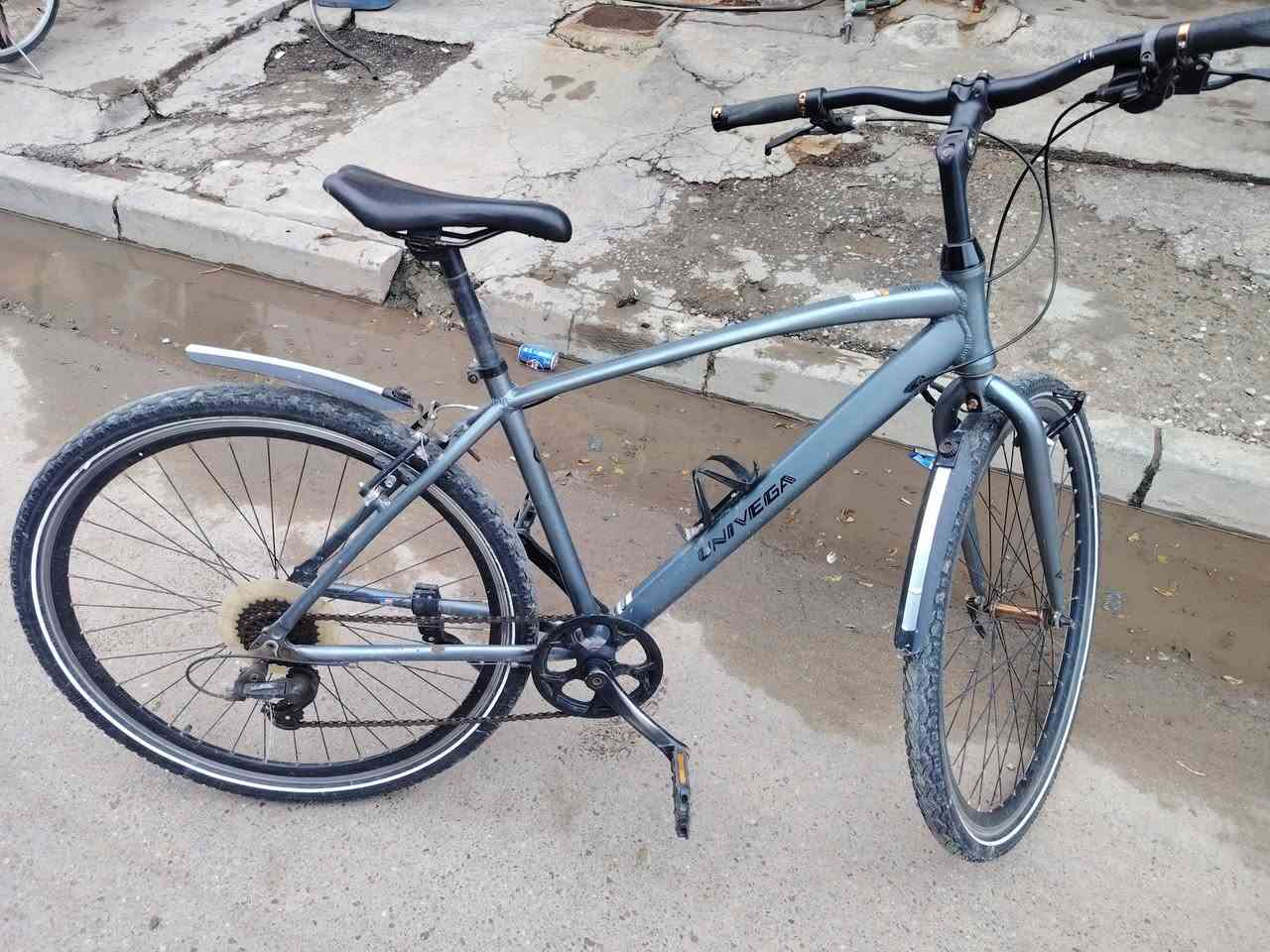 السلام عليكم بيسكل كنت حجم 29
المعدن ألمنيوم
السعر 150
المكان المشتل المعلمين حي الرئاسة

***********
