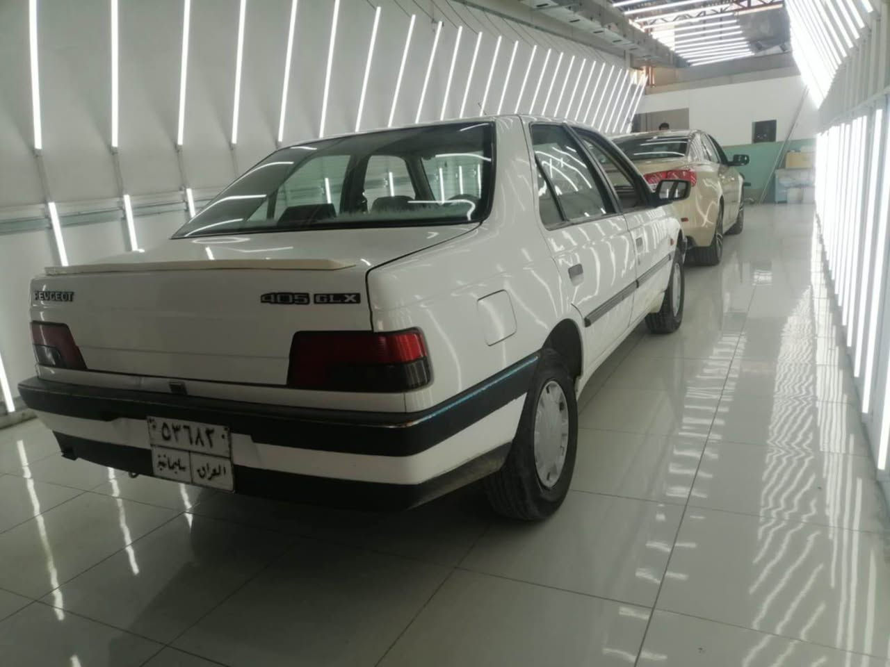 سەرەتابەناوی خوا 
بیجۆ 2009  405 گراین شەفت مەرخوب 
سەیارەکە بێ بۆیاخە بستێ ساردو  یەک شوختی هەیە
سەنەوی تا 27 تازەیە 
سایارەکە ماڵی دۆستە هی معرەزنیە
2جام کارەبای تەبریت ساردو کەرم لەسەر سویچ   
ناوزەردە و ئاوێنەکارەبای و نمونەی جوانی
45گەڵاومعامەلە
***********
*********** بنجوين, السليمانية
