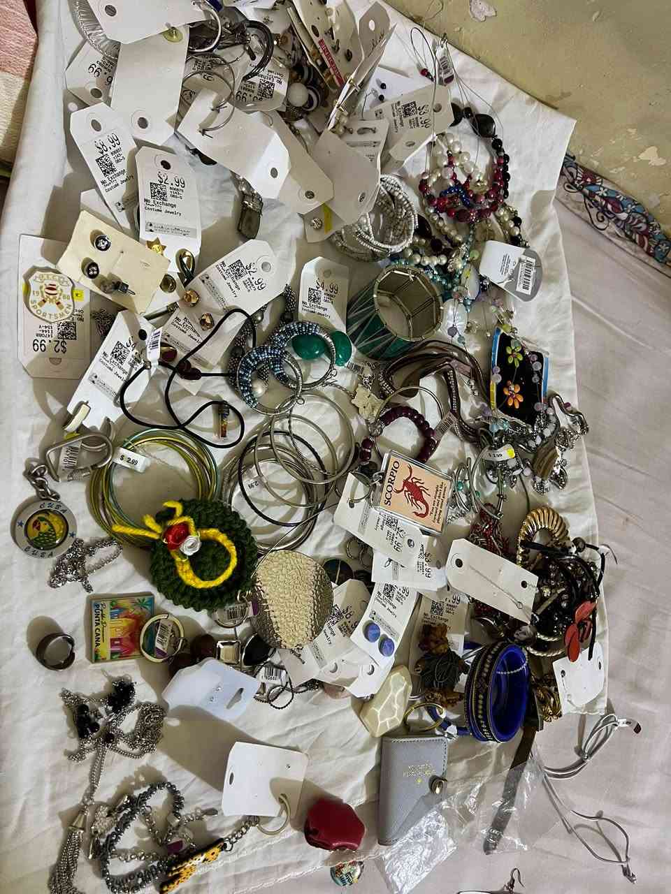 شلعه كسوارات  باله ب٢٥
اكثر من ٨٠قطعه


**إذا كنت صاحب هذا الإعلان وتريد حذفه لأي سبب، رجاءا أرسل رسالة إلى الدعم الفني**