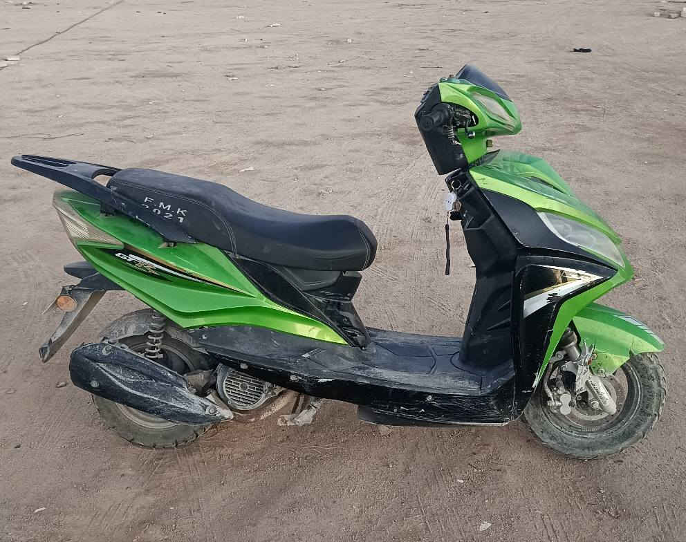 سلام عليكم دراجه للبيع بس مكينتها كايمه كهربائيات شغاله كلشي بيها شغال بس مكينتها  كايمه السعر 300وبيها مجال الشراي يتصل علا الرقم ***********
