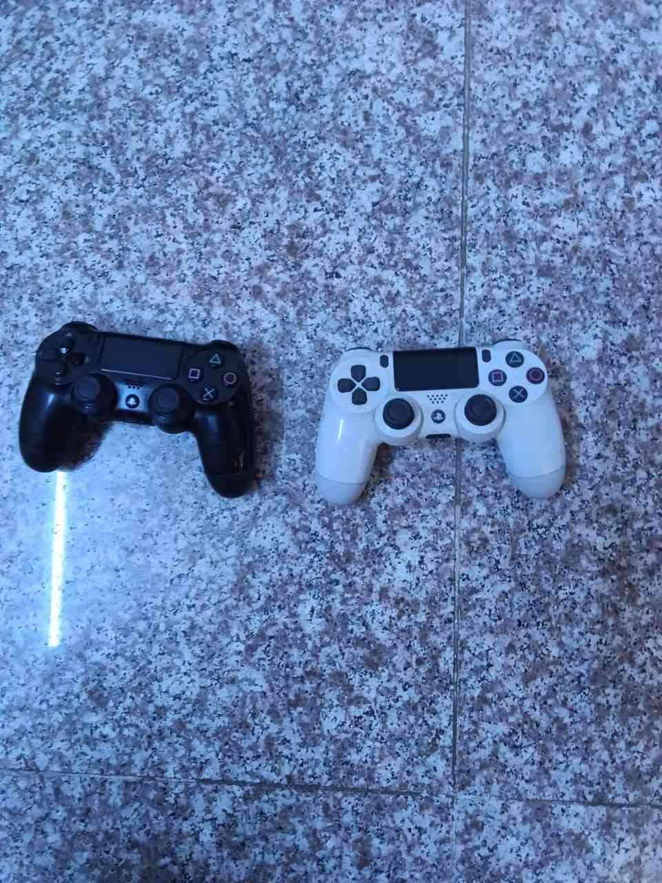 السلام عليكم ps4 فات اون لاين مع يدتين اصليات الذاكرة 512gb 
مع ups 850v السعر 225 الف قفل 
المكان بغداد السيدية 
الرقم ***********
