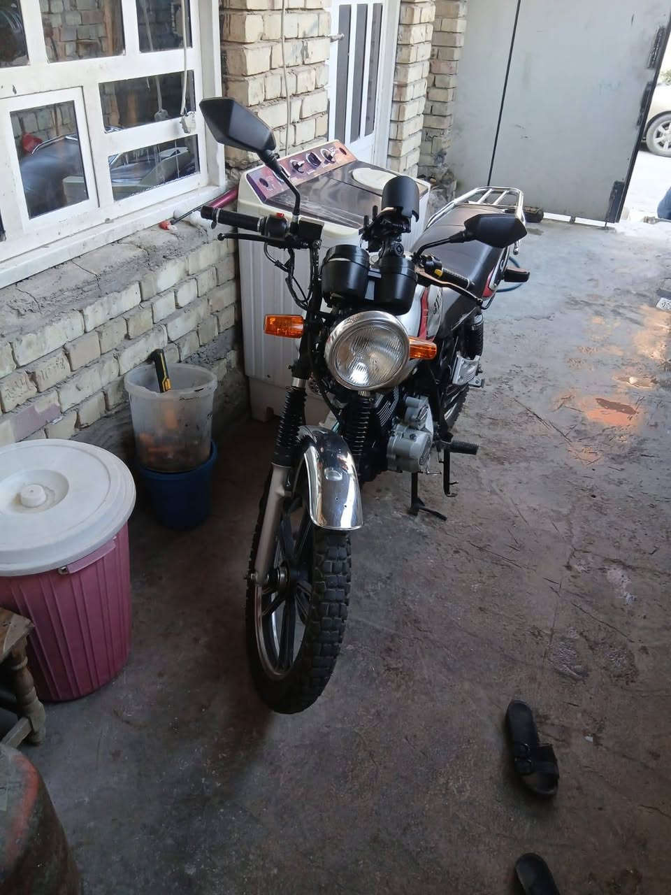 السلام عليكم اخواني
دراجه جني باندا خمسه كير دراجه حلوة ونضيفه ومحرك مكفول ممفتوح كهربائيات شغاله بس الكيج واكف ورگلة كلش خفيفه بالتاير الامامي تبين عندك من تمشي خامس الباقي شغال تايرات جدد ومال بيت دراجه متعوب عليها مكمركه كامل باقي عل لوحاات سعرها 650 وبيها مجال بسيط اخواني مكان بغداد حي الجهاد رقم *********** وبالخدمه
