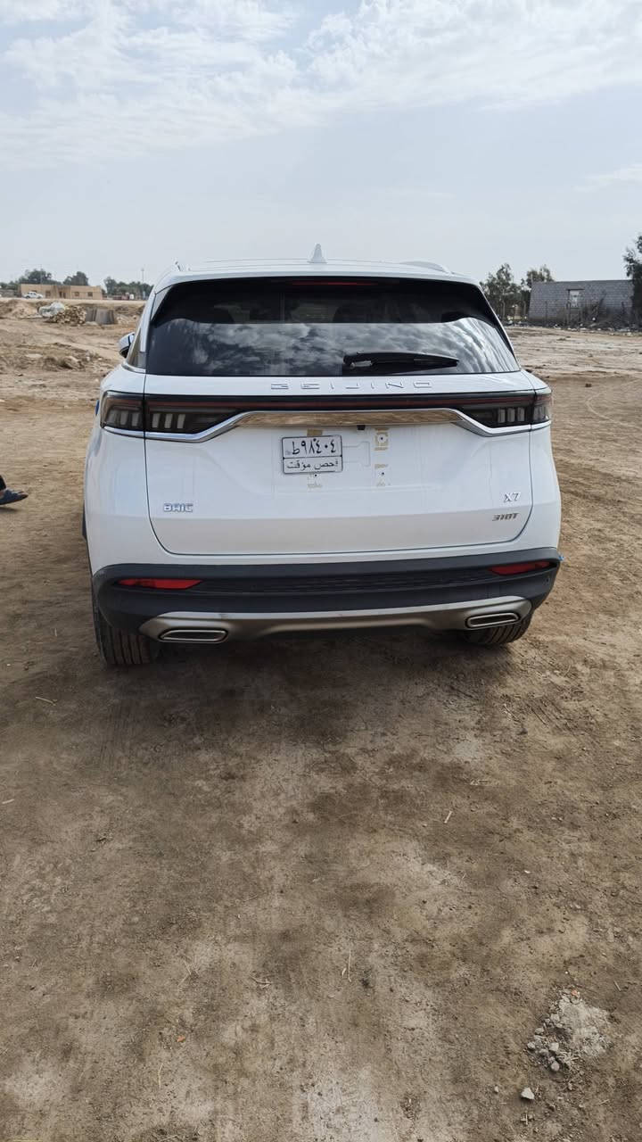 للبيع
كفالة عامة موديل 2025 زيرو 

‏BAIC BEIJING. X7 

محرك ميتسوبيشي 1500 تيربو

الگير من شركة ايسن اليابانيه 

نظام التعليق من شركة مرسيدس بنز 

كامرات 360 درجة

تدفئة تبريد كشنات وستيرن 

كشنات جلد 

اضاءة مخفية بالدشبول مع الأبواب 

جنطة كهرباء 

ثلاث شاشات 

شاشة دشبول وشاشة للتحكم وشاشة تبريد  

مكان ديوانيه لل استفسار اتصل ***********
